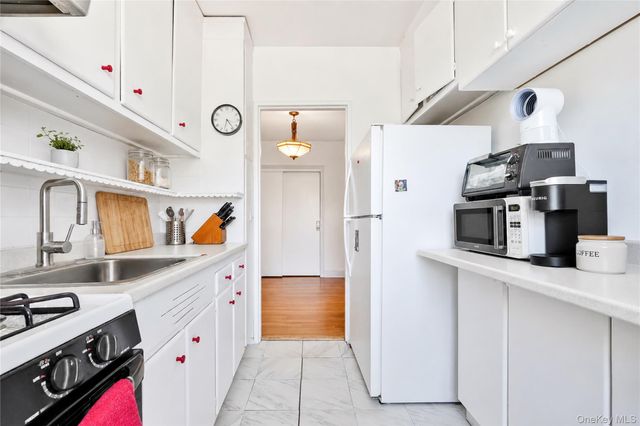 26-16 Union Street 6F, Flushing, NY 11354