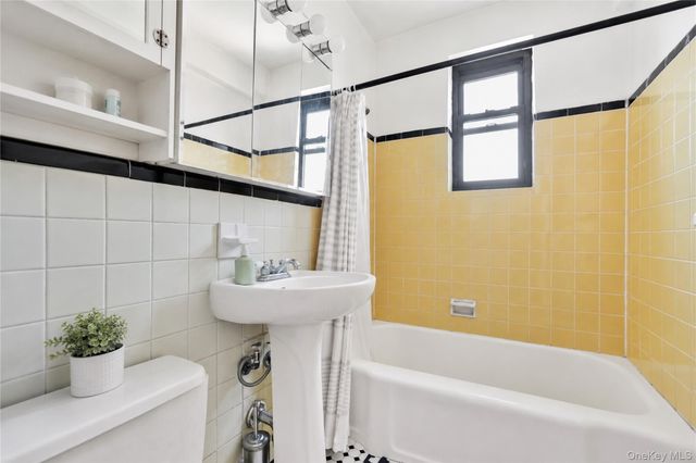 26-16 Union Street 6F, Flushing, NY 11354
