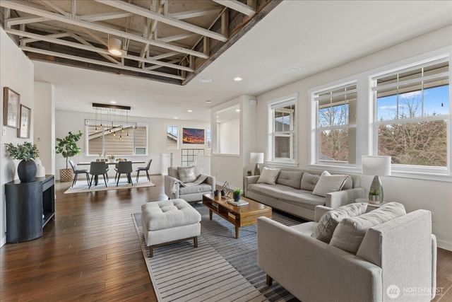 9219 Jacobia Avenue SE, Snoqualmie, WA 98065