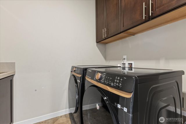 9219 Jacobia Avenue SE, Snoqualmie, WA 98065