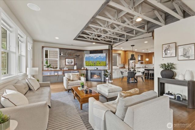 9219 Jacobia Avenue SE, Snoqualmie, WA 98065