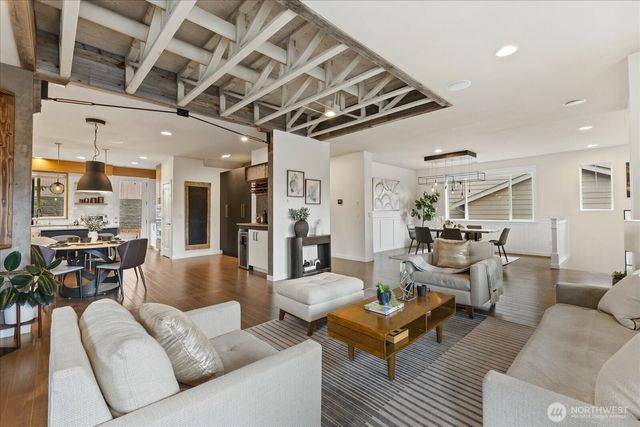 9219 Jacobia Avenue SE, Snoqualmie, WA 98065