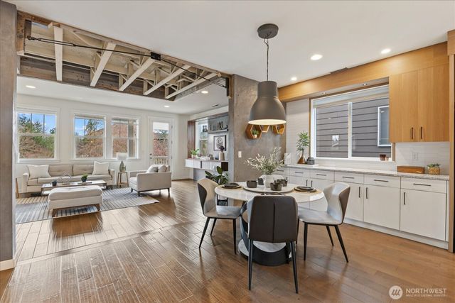 9219 Jacobia Avenue SE, Snoqualmie, WA 98065