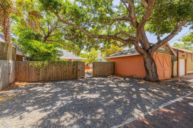812 6TH STREET N, St Petersburg, FL 33701
