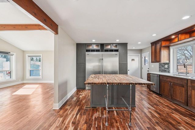 726 W Wisconsin AVENUE, Oconomowoc, WI 53066