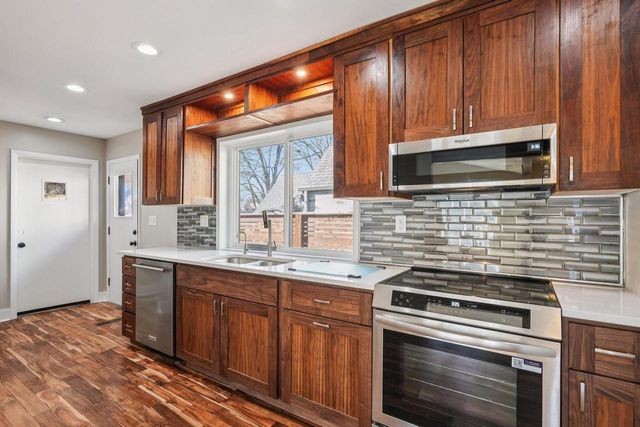 726 W Wisconsin AVENUE, Oconomowoc, WI 53066