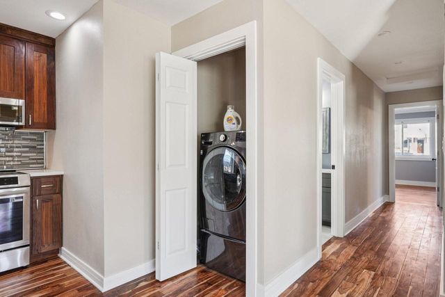 726 W Wisconsin AVENUE, Oconomowoc, WI 53066