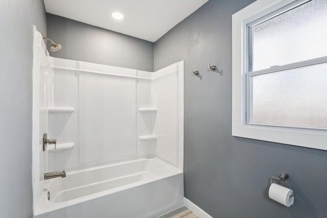 726 W Wisconsin AVENUE, Oconomowoc, WI 53066