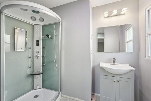 726 W Wisconsin AVENUE, Oconomowoc, WI 53066