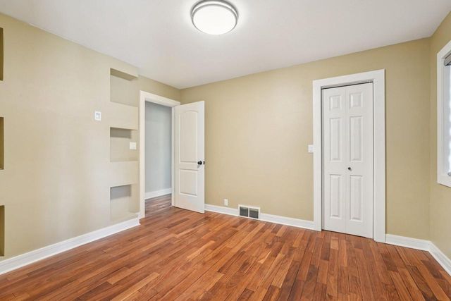 726 W Wisconsin AVENUE, Oconomowoc, WI 53066