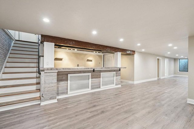 726 W Wisconsin AVENUE, Oconomowoc, WI 53066