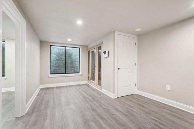 726 W Wisconsin AVENUE, Oconomowoc, WI 53066