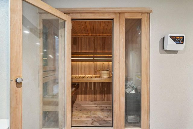 726 W Wisconsin AVENUE, Oconomowoc, WI 53066