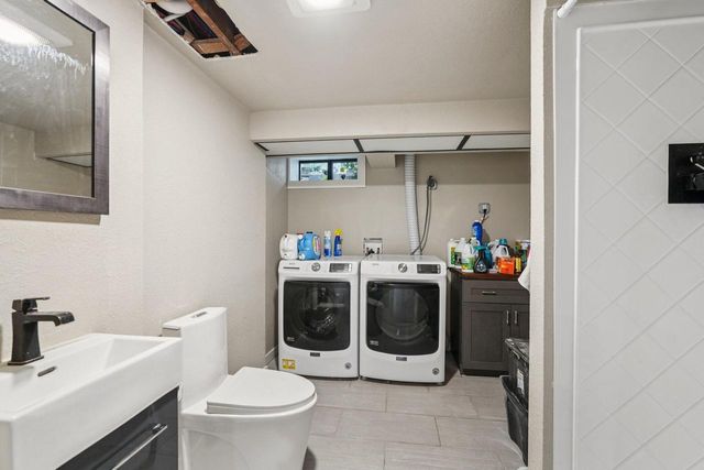 726 W Wisconsin AVENUE, Oconomowoc, WI 53066