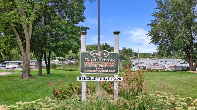 726 W Wisconsin AVENUE, Oconomowoc, WI 53066