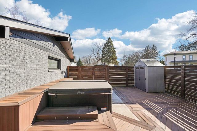 726 W Wisconsin AVENUE, Oconomowoc, WI 53066