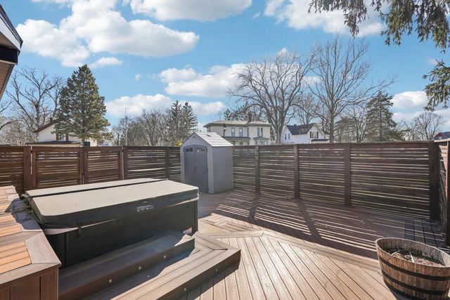 726 W Wisconsin AVENUE, Oconomowoc, WI 53066