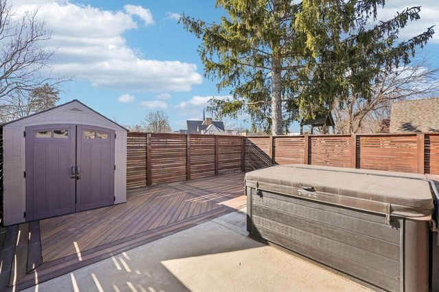 726 W Wisconsin AVENUE, Oconomowoc, WI 53066