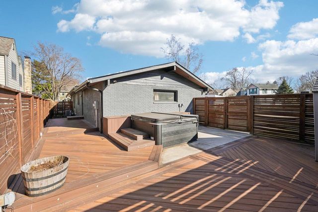 726 W Wisconsin AVENUE, Oconomowoc, WI 53066