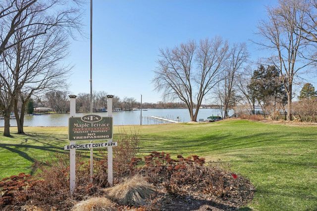 726 W Wisconsin AVENUE, Oconomowoc, WI 53066