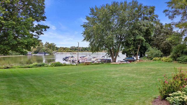 726 W Wisconsin AVENUE, Oconomowoc, WI 53066