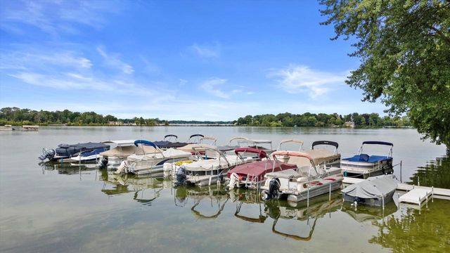 726 W Wisconsin AVENUE, Oconomowoc, WI 53066