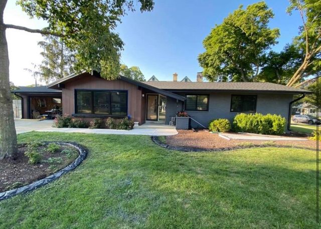 726 W Wisconsin AVENUE, Oconomowoc, WI 53066