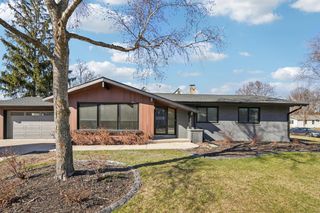 726 W Wisconsin AVENUE, Oconomowoc, WI 53066