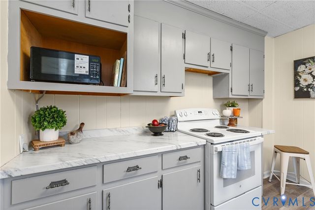 230 Lafayette Ave, Colonial Heights, VA 23834