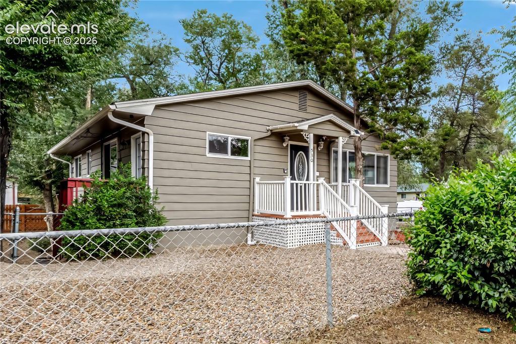 530 N 17th Street, Colorado Springs, CO 80904 — exterior