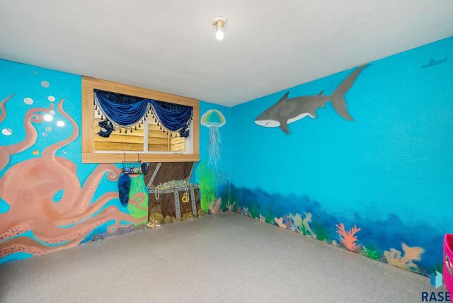 1715 E Mulberry St Street, Sioux Falls, SD 57103