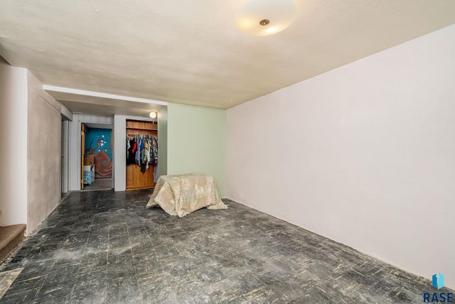 1715 E Mulberry St Street, Sioux Falls, SD 57103