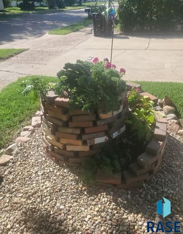 1715 E Mulberry St Street, Sioux Falls, SD 57103