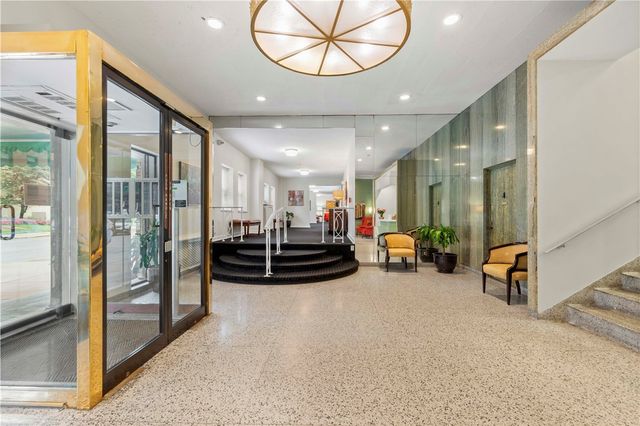 144 N Dithridge Street 206, Oakland, PA 15213