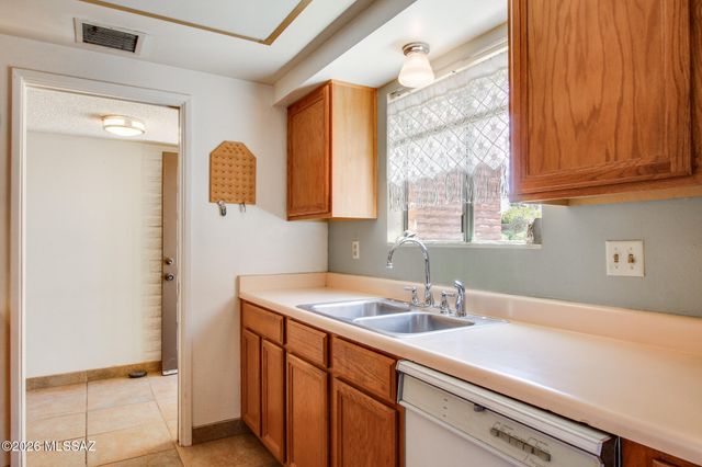 160 W Vista Grande Drive, Tucson, AZ 85704
