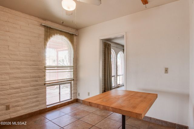 160 W Vista Grande Drive, Tucson, AZ 85704