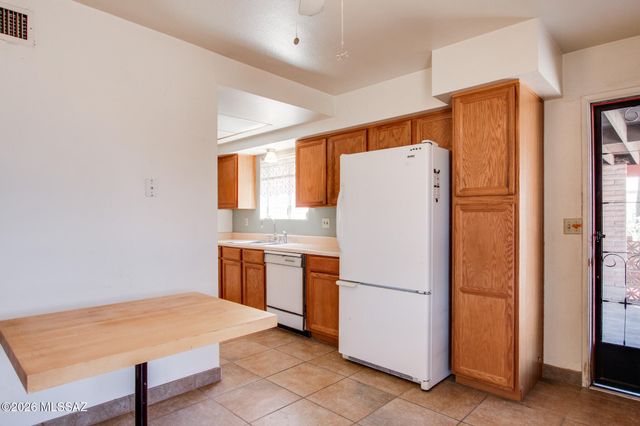 160 W Vista Grande Drive, Tucson, AZ 85704