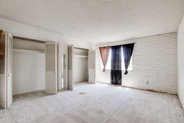 160 W Vista Grande Drive, Tucson, AZ 85704