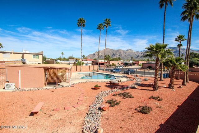 160 W Vista Grande Drive, Tucson, AZ 85704