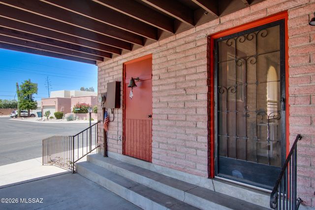 160 W Vista Grande Drive, Tucson, AZ 85704