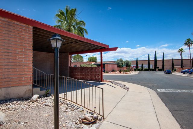 160 W Vista Grande Drive, Tucson, AZ 85704