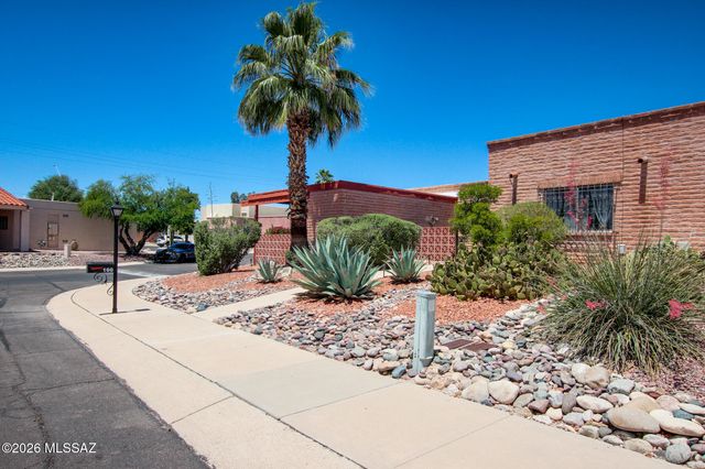 160 W Vista Grande Drive, Tucson, AZ 85704