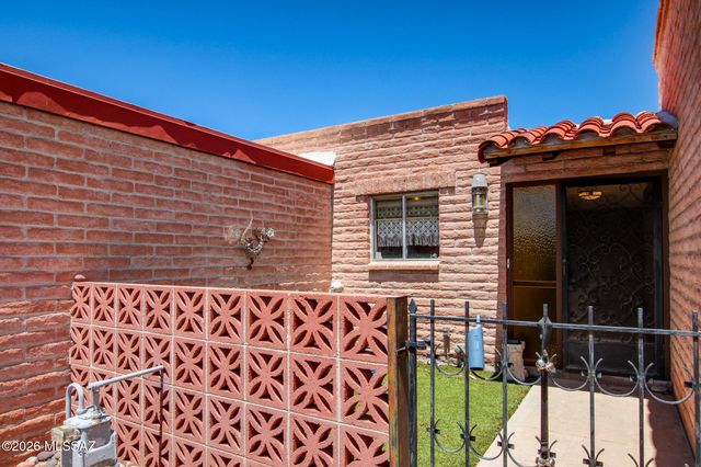 160 W Vista Grande Drive, Tucson, AZ 85704