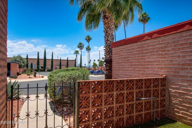 160 W Vista Grande Drive, Tucson, AZ 85704