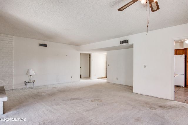 160 W Vista Grande Drive, Tucson, AZ 85704