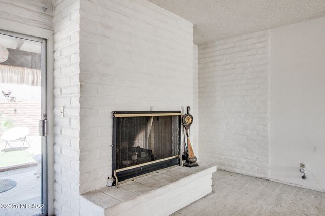 160 W Vista Grande Drive, Tucson, AZ 85704