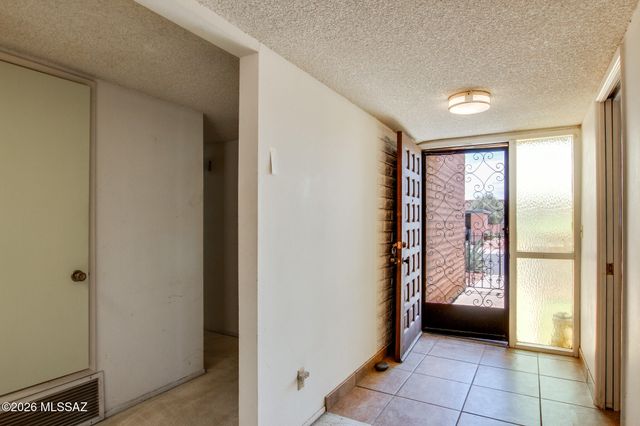 160 W Vista Grande Drive, Tucson, AZ 85704