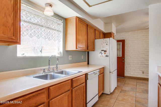 160 W Vista Grande Drive, Tucson, AZ 85704