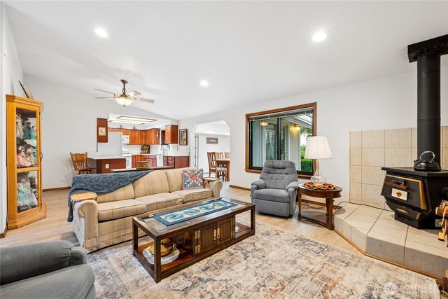 4627 SE Indian Summer Drive, Olympia, WA 98513