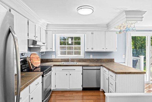 15 Surrey Ln, Sandwich, MA 02563